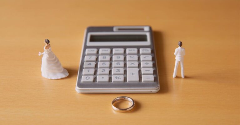 12 Expert Tips to Ease Divorce Financial Stress